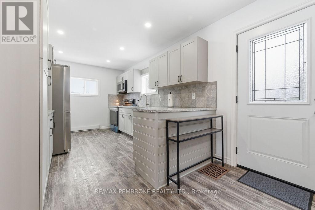 97 Mud Lake Road, Laurentian Valley, Ontario  K8A 6W4 - Photo 19 - X12964470