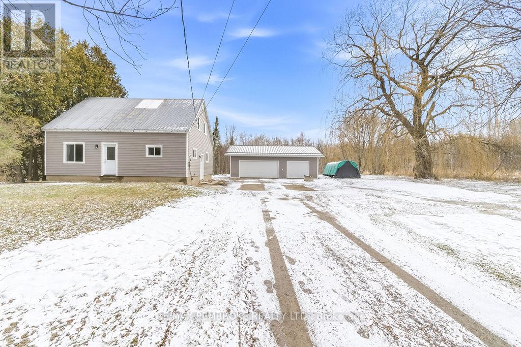 97 Mud Lake Road, Laurentian Valley, Ontario  K8A 6W4 - Photo 2 - X12964470