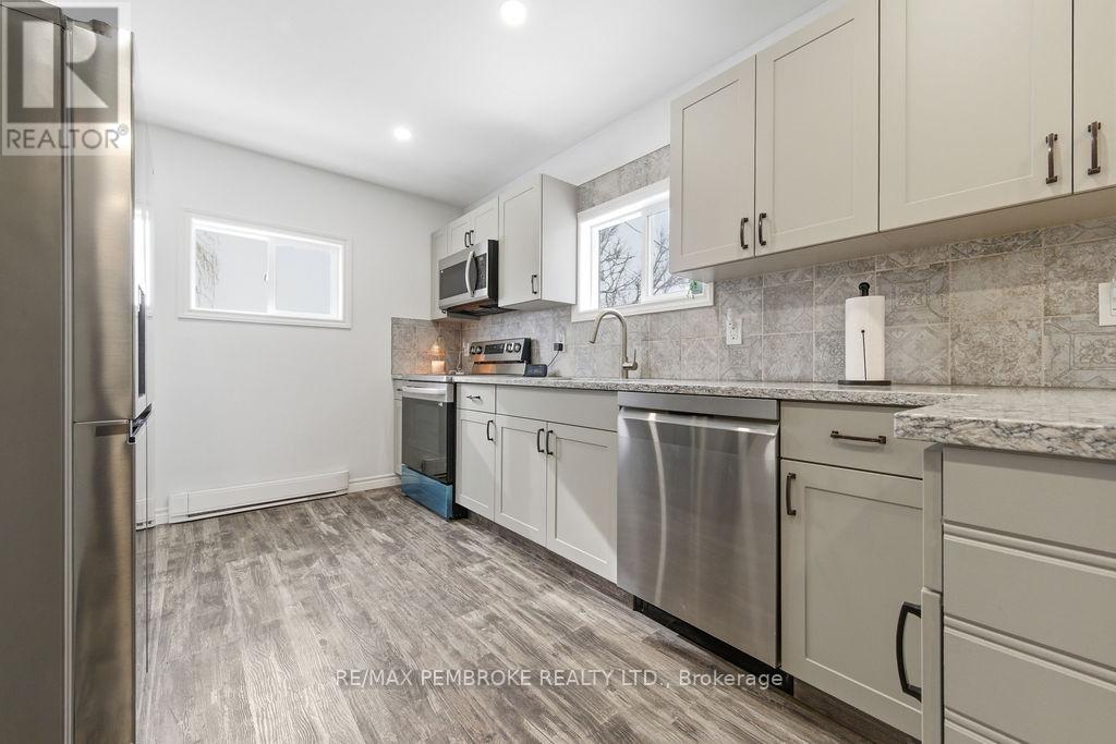 97 Mud Lake Road, Laurentian Valley, Ontario  K8A 6W4 - Photo 20 - X12964470