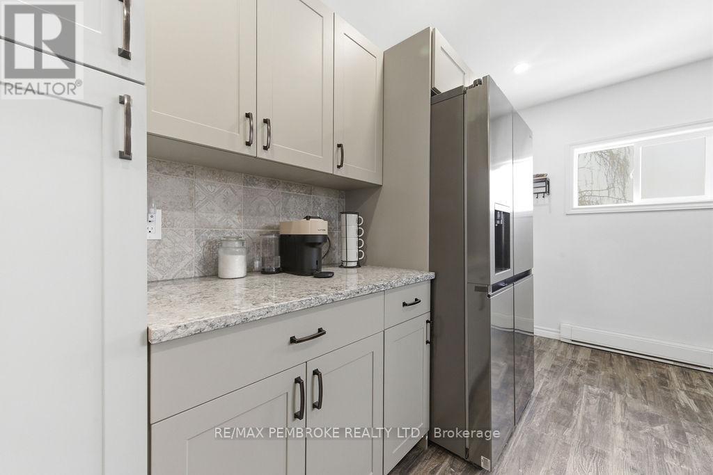 97 Mud Lake Road, Laurentian Valley, Ontario  K8A 6W4 - Photo 22 - X12964470