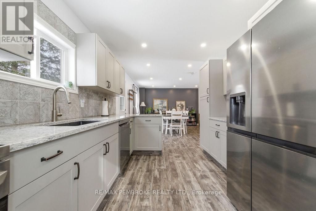 97 Mud Lake Road, Laurentian Valley, Ontario  K8A 6W4 - Photo 23 - X12964470