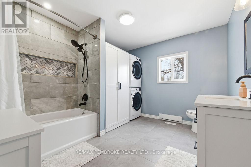 97 Mud Lake Road, Laurentian Valley, Ontario  K8A 6W4 - Photo 26 - X12964470