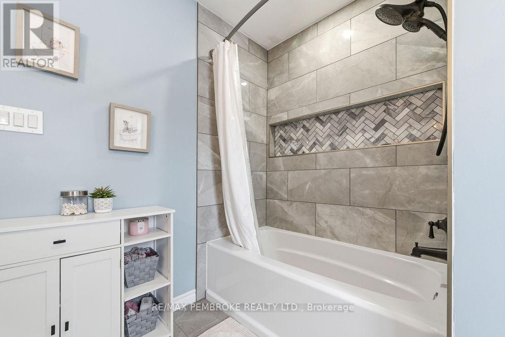 97 Mud Lake Road, Laurentian Valley, Ontario  K8A 6W4 - Photo 27 - X12964470