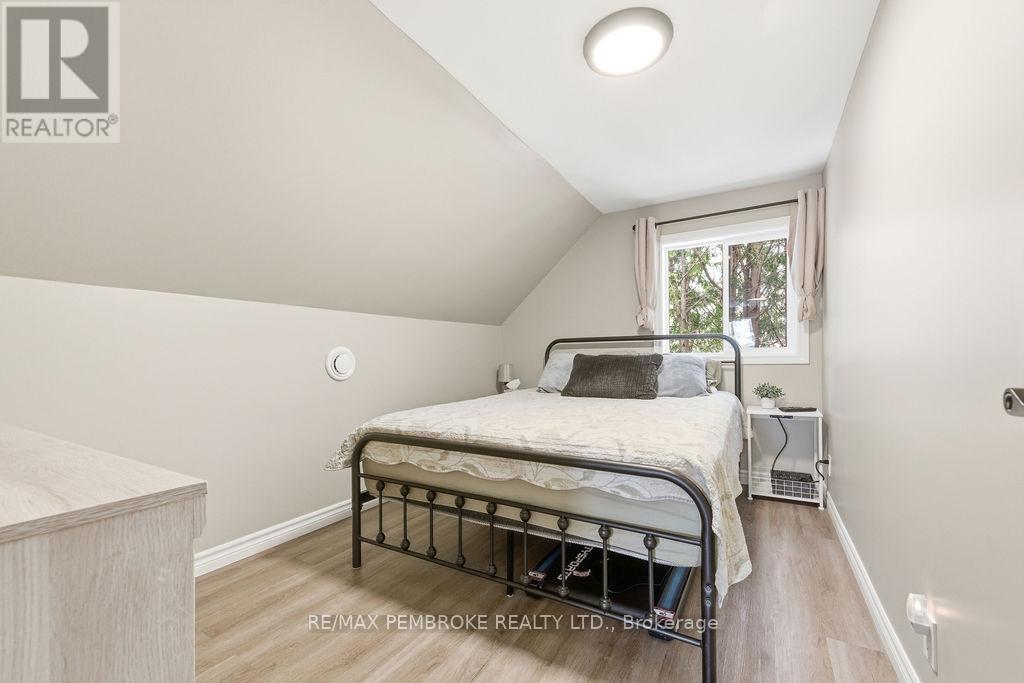 97 Mud Lake Road, Laurentian Valley, Ontario  K8A 6W4 - Photo 29 - X12964470