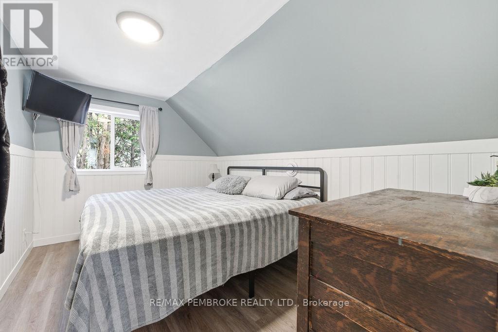 97 Mud Lake Road, Laurentian Valley, Ontario  K8A 6W4 - Photo 30 - X12964470