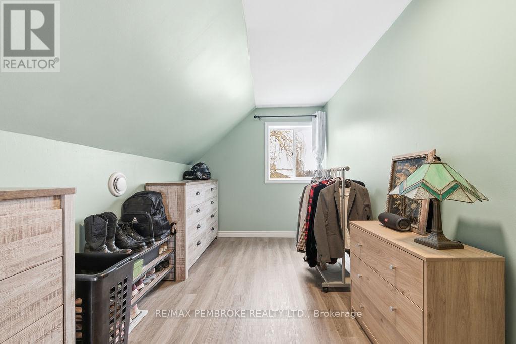 97 Mud Lake Road, Laurentian Valley, Ontario  K8A 6W4 - Photo 31 - X12964470