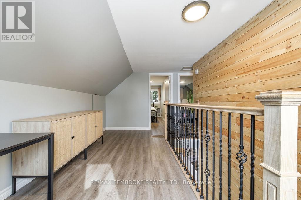 97 Mud Lake Road, Laurentian Valley, Ontario  K8A 6W4 - Photo 33 - X12964470