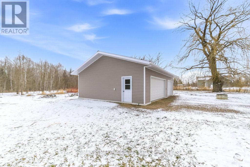 97 Mud Lake Road, Laurentian Valley, Ontario  K8A 6W4 - Photo 39 - X12964470