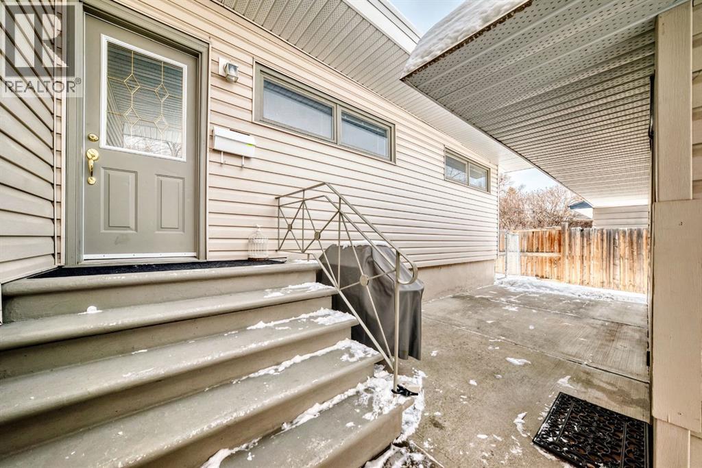 19 Meadowview Road SW, Calgary, Alberta  T2V 1V9 - Photo 3 - A2299309