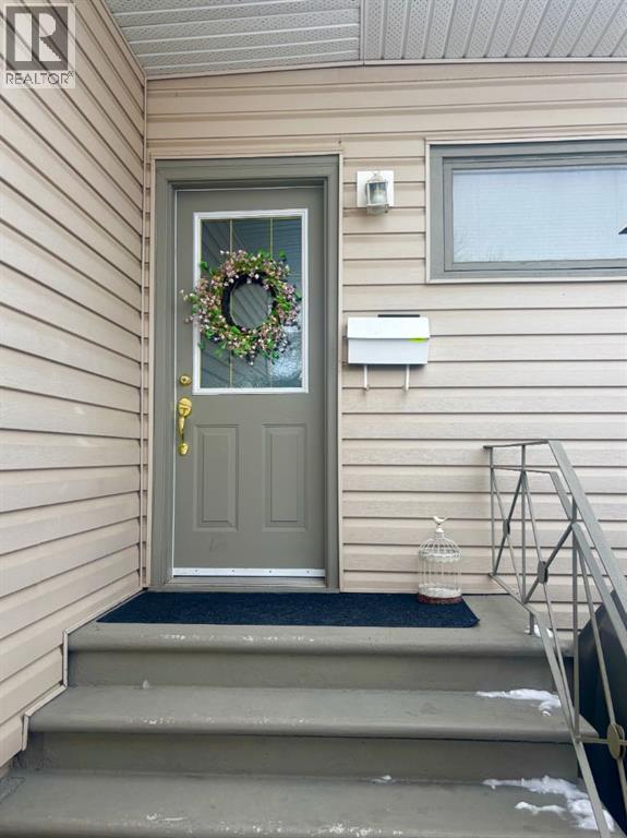 19 Meadowview Road SW, Calgary, Alberta  T2V 1V9 - Photo 2 - A2299309