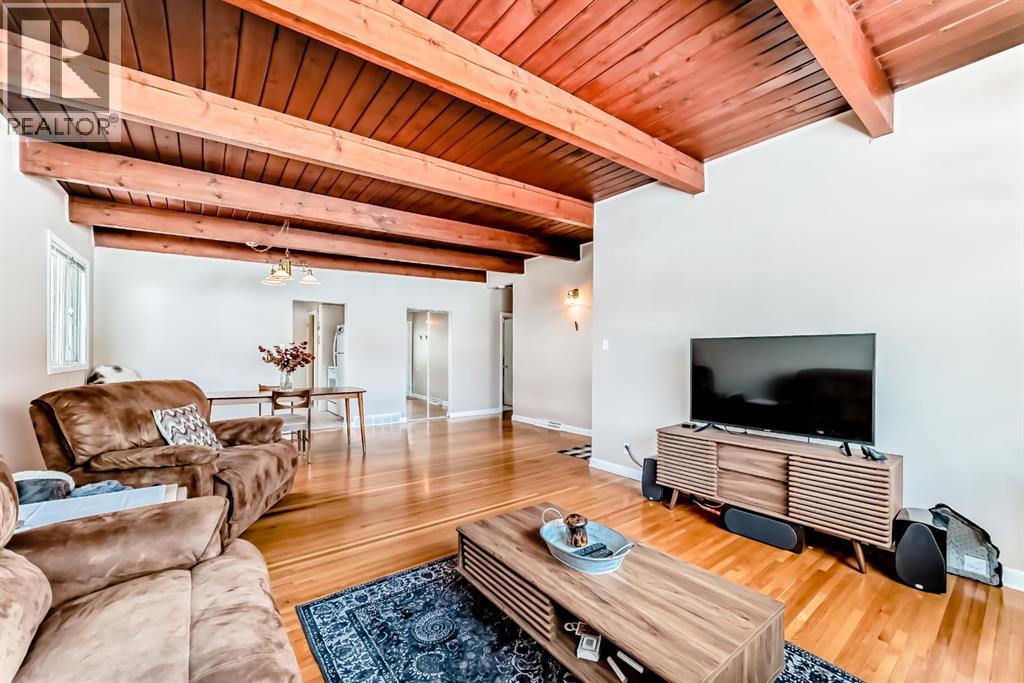 19 Meadowview Road SW, Calgary, Alberta  T2V 1V9 - Photo 7 - A2299309