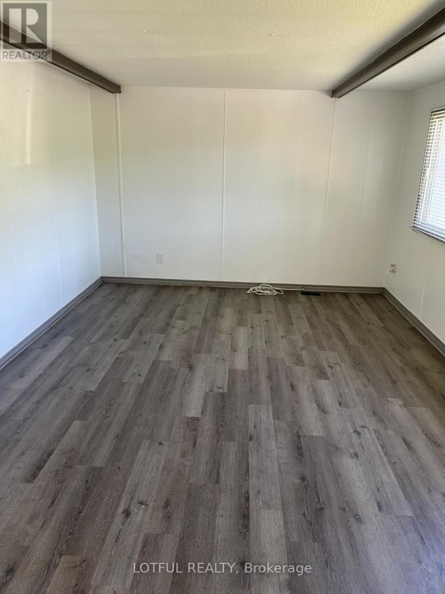 7594 Flewellyn Road, Ottawa, Ontario  K2S 1B6 - Photo 2 - X12964306