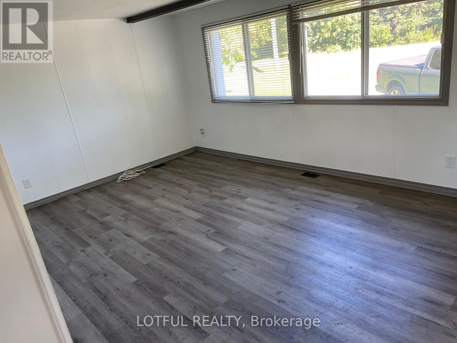 7594 Flewellyn Road, Ottawa, Ontario  K2S 1B6 - Photo 3 - X12964306