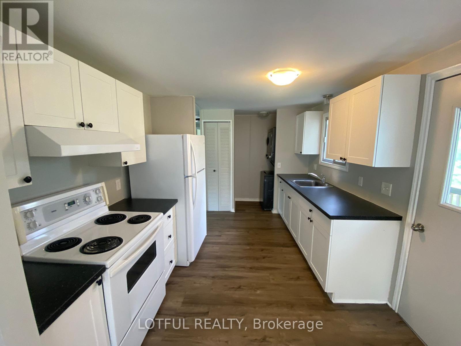 7594 Flewellyn Road, Ottawa, Ontario  K2S 1B6 - Photo 6 - X12964306