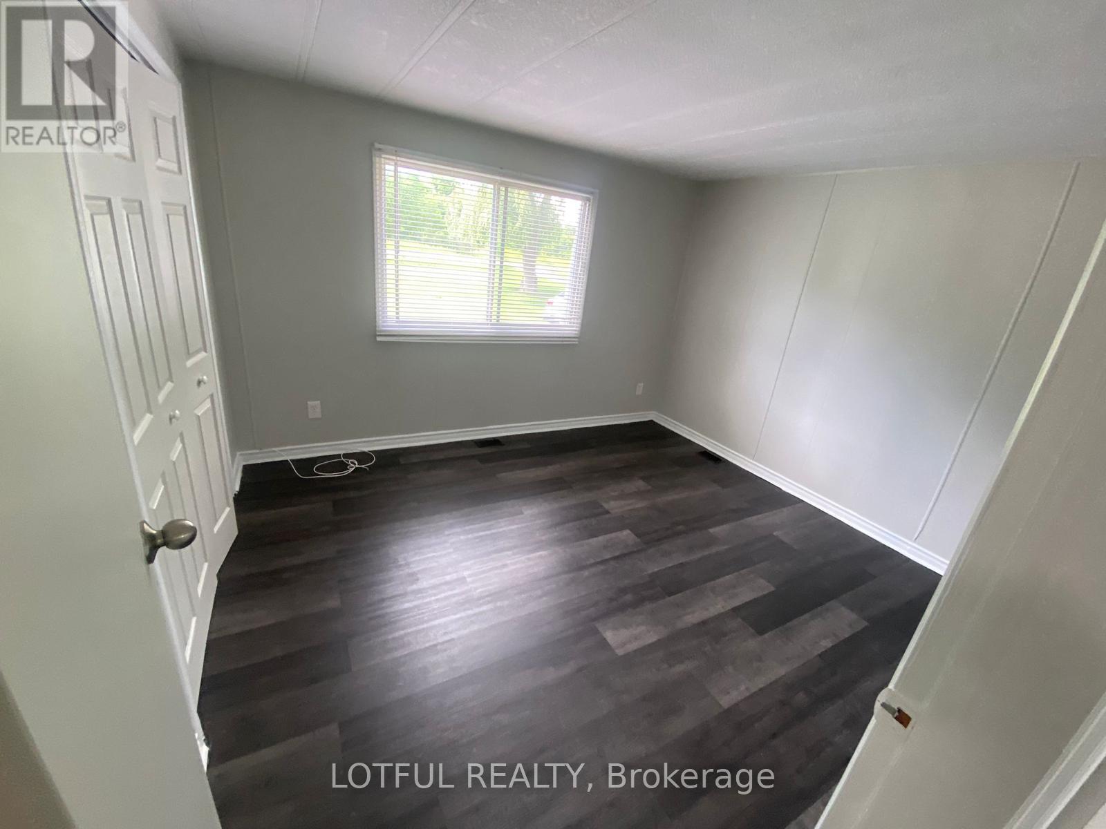 7594 Flewellyn Road, Ottawa, Ontario  K2S 1B6 - Photo 8 - X12964306