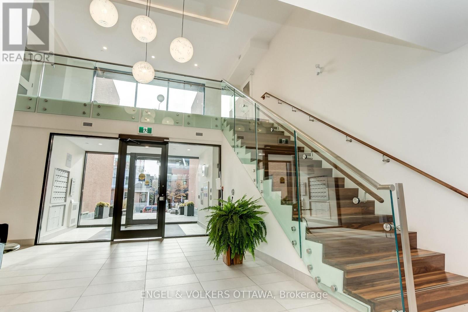 302 - 280 Crichton Street, Ottawa, Ontario  K1M 1W4 - Photo 3 - X12964640