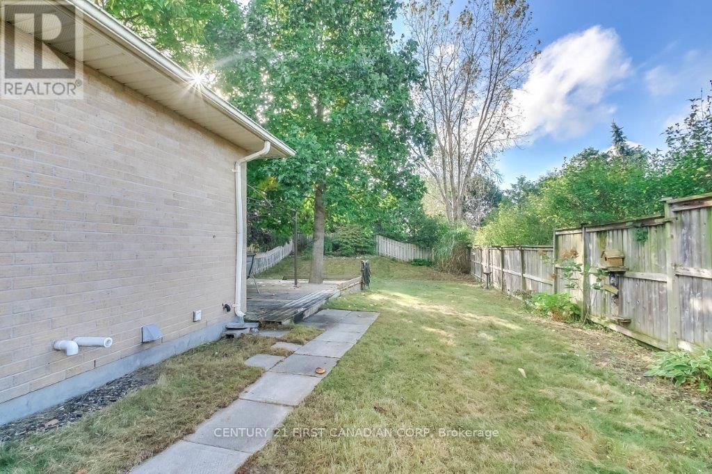 67 Weymouth Drive, London East, Ontario  N5V 4E3 - Photo 22 - X12963094
