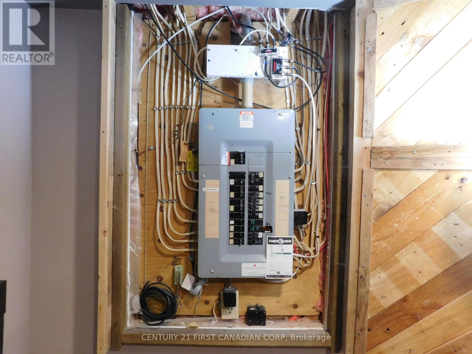 67 Weymouth Drive, London East, Ontario  N5V 4E3 - Photo 21 - X12963094