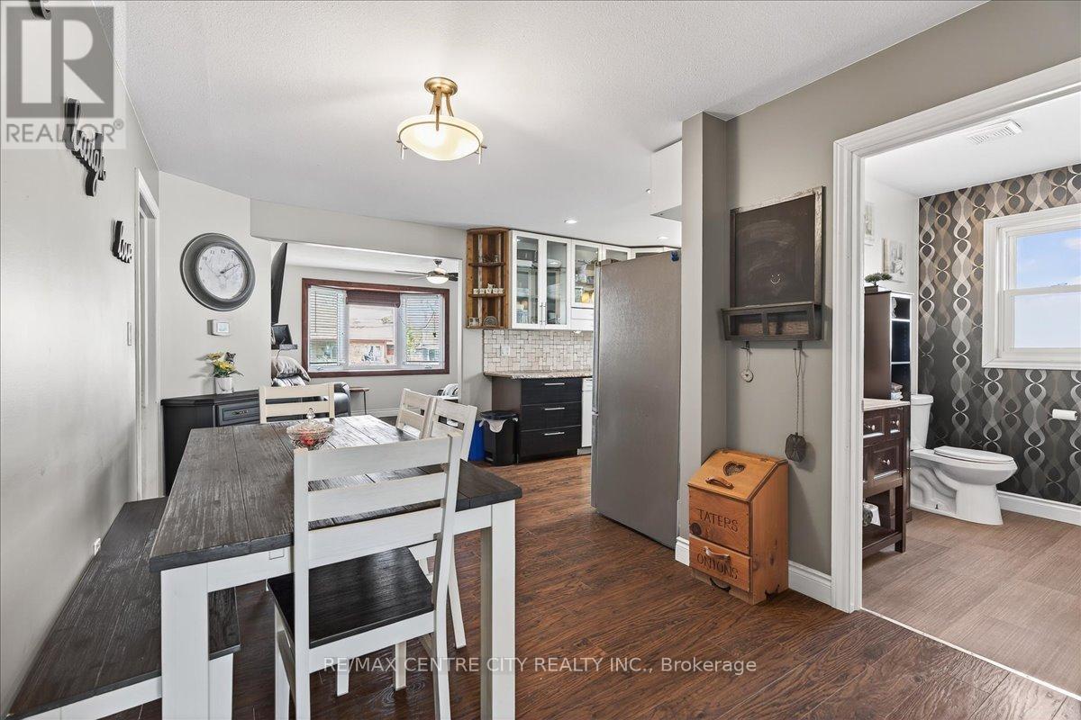 106 Metcalfe Street E, Strathroy-Caradoc, Ontario  N7G 1P3 - Photo 10 - X12963996