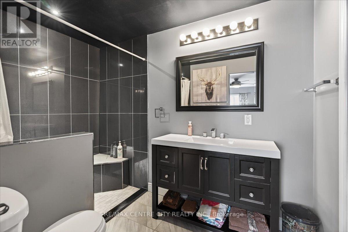 106 Metcalfe Street E, Strathroy-Caradoc, Ontario  N7G 1P3 - Photo 15 - X12963996