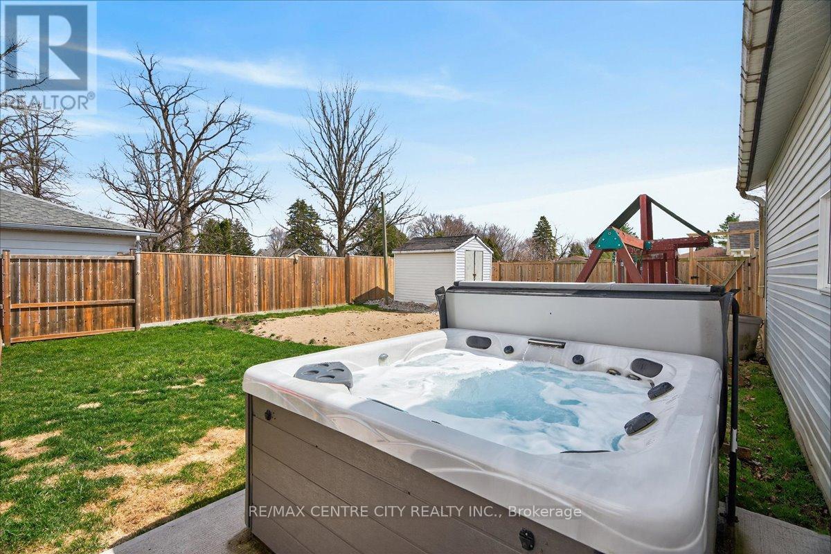 106 Metcalfe Street E, Strathroy-Caradoc, Ontario  N7G 1P3 - Photo 25 - X12963996