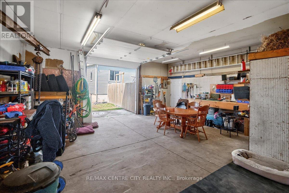 106 Metcalfe Street E, Strathroy-Caradoc, Ontario  N7G 1P3 - Photo 30 - X12963996