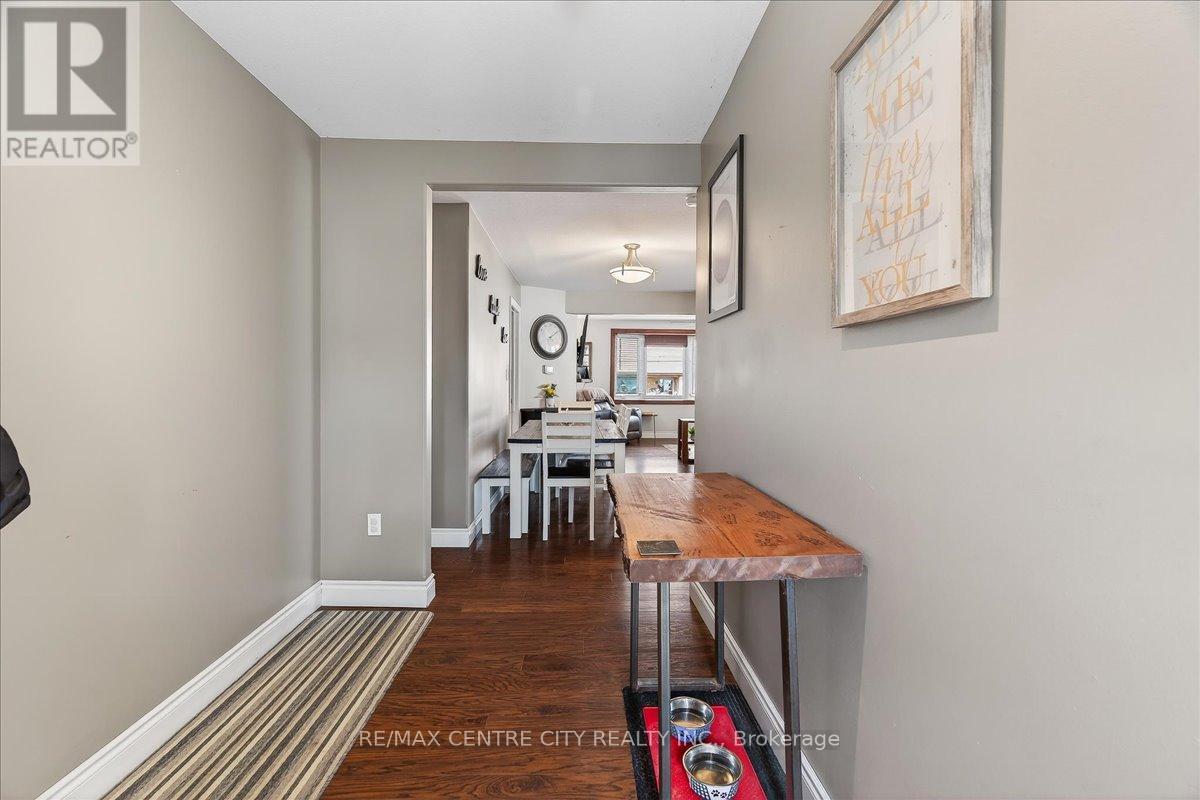 106 Metcalfe Street E, Strathroy-Caradoc, Ontario  N7G 1P3 - Photo 4 - X12963996