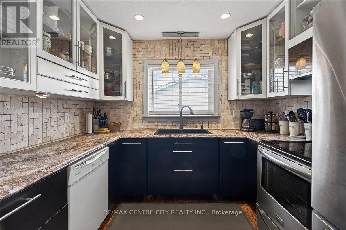 106 Metcalfe Street E, Strathroy-Caradoc, Ontario  N7G 1P3 - Photo 8 - X12963996