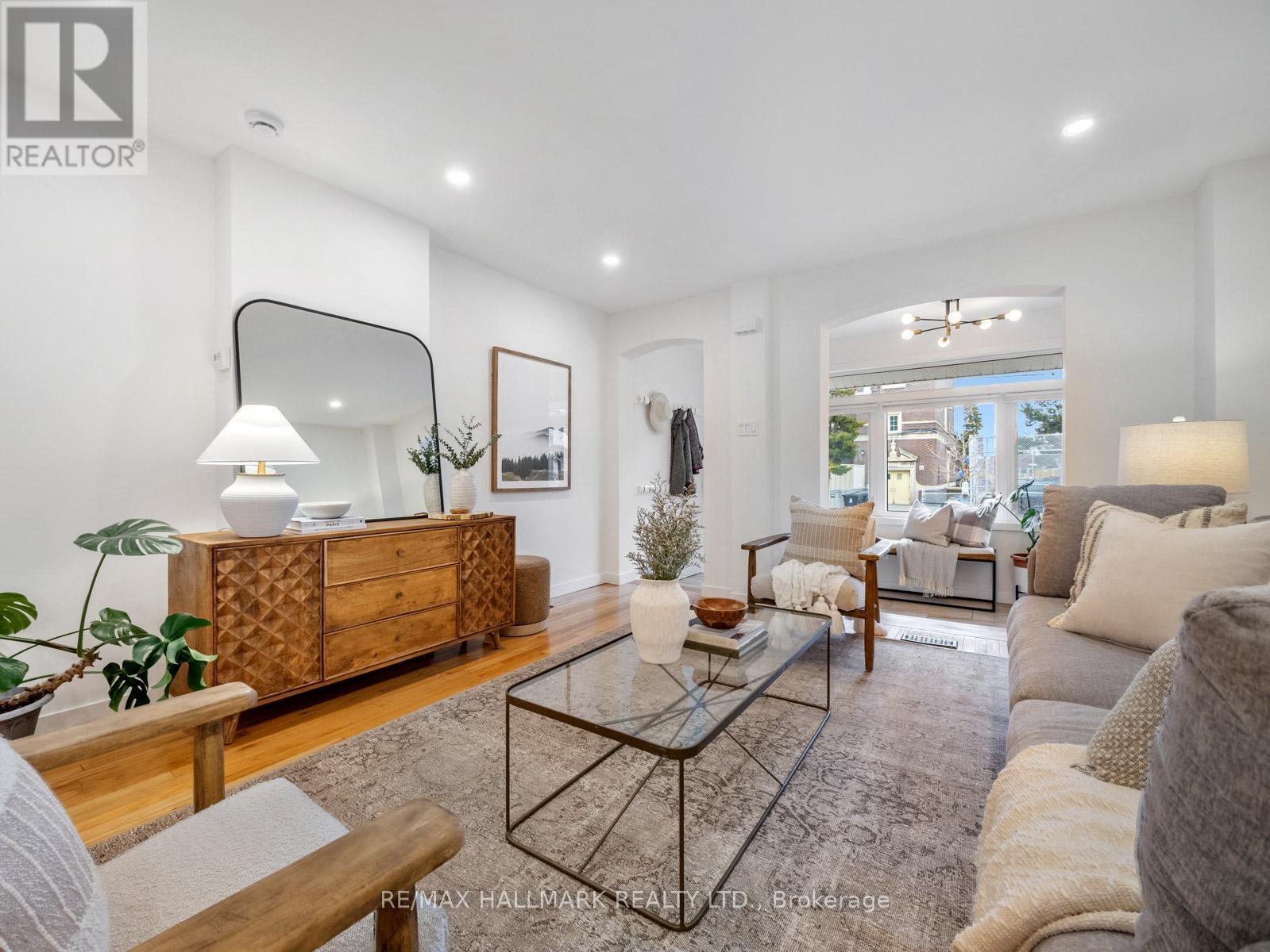 38 Larchmount Avenue, Toronto, Ontario  M4M 2Y7 - Photo 4 - E12963744