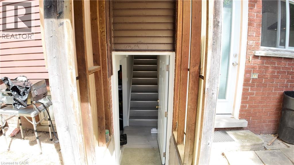 379 Holly Street, Waterloo, Ontario  N2L 4G5 - Photo 4 - 40818122