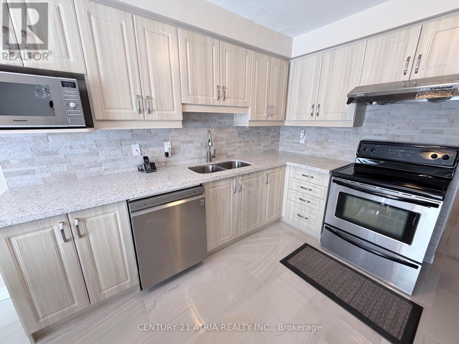 79 Maitland Drive, Markham, Ontario  L3R 4T6 - Photo 6 - N12829468