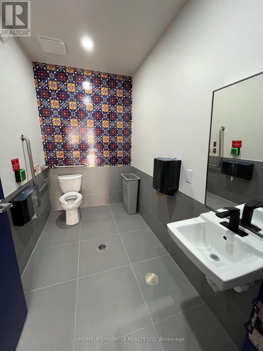 17480 Yonge Street, Newmarket (Glenway Estates), Ontario  L3Y 8A8 - Photo 15 - N12963826