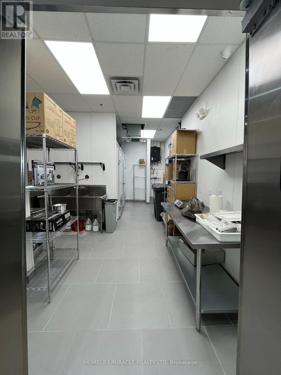 17480 Yonge Street, Newmarket (Glenway Estates), Ontario  L3Y 8A8 - Photo 10 - N12963826