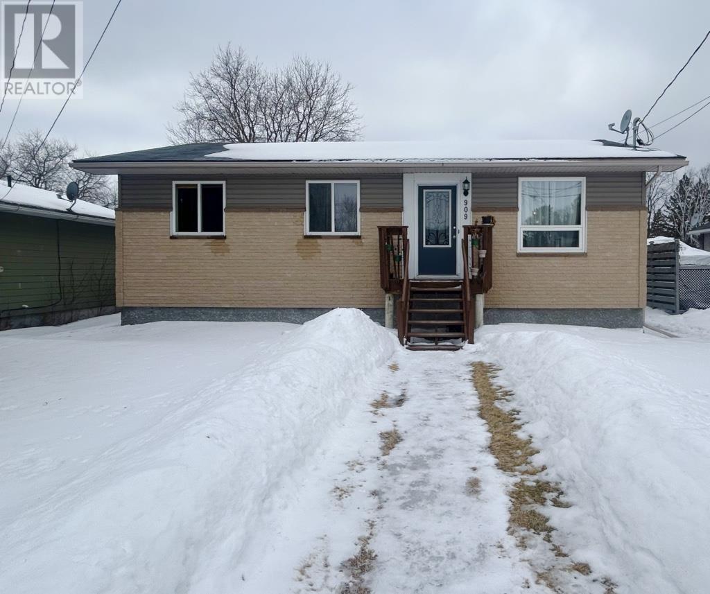 909 Christie Avenue North, Fort Frances, Ontario