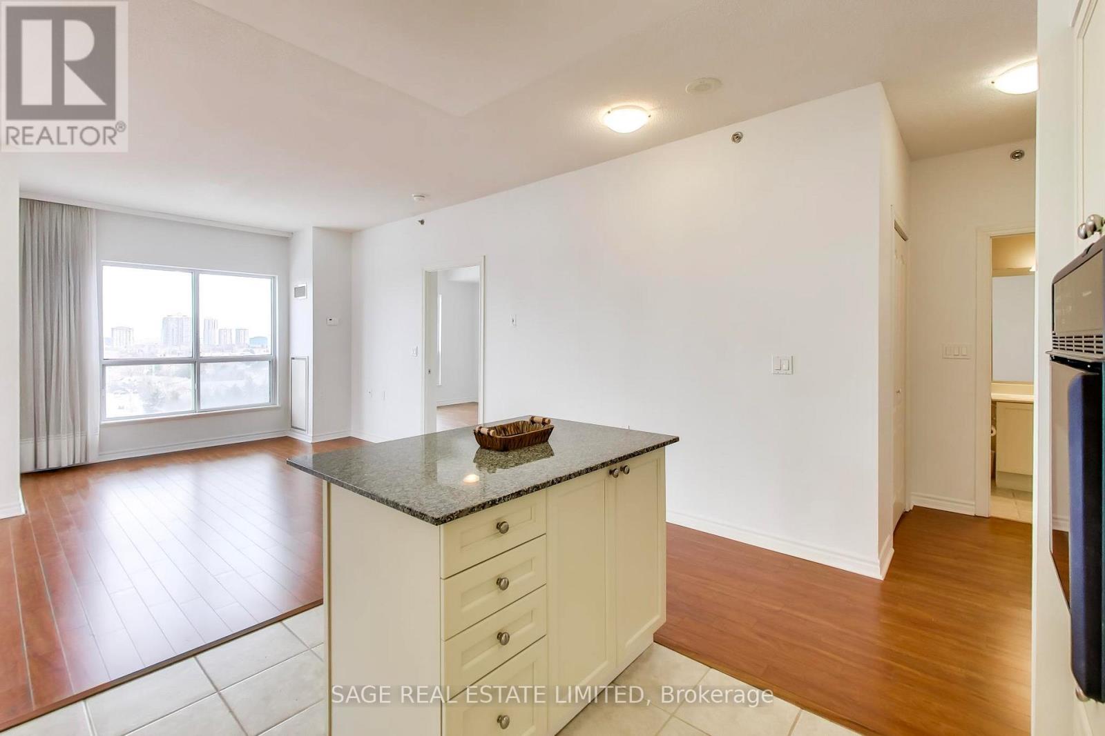 902 - 810 Scollard Court, Mississauga, Ontario  L5V 0A4 - Photo 13 - W12909746