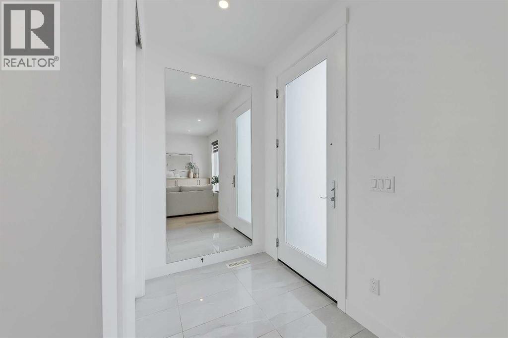 555 20 Street NW, Calgary, Alberta  T2N 4X8 - Photo 2 - A2292750