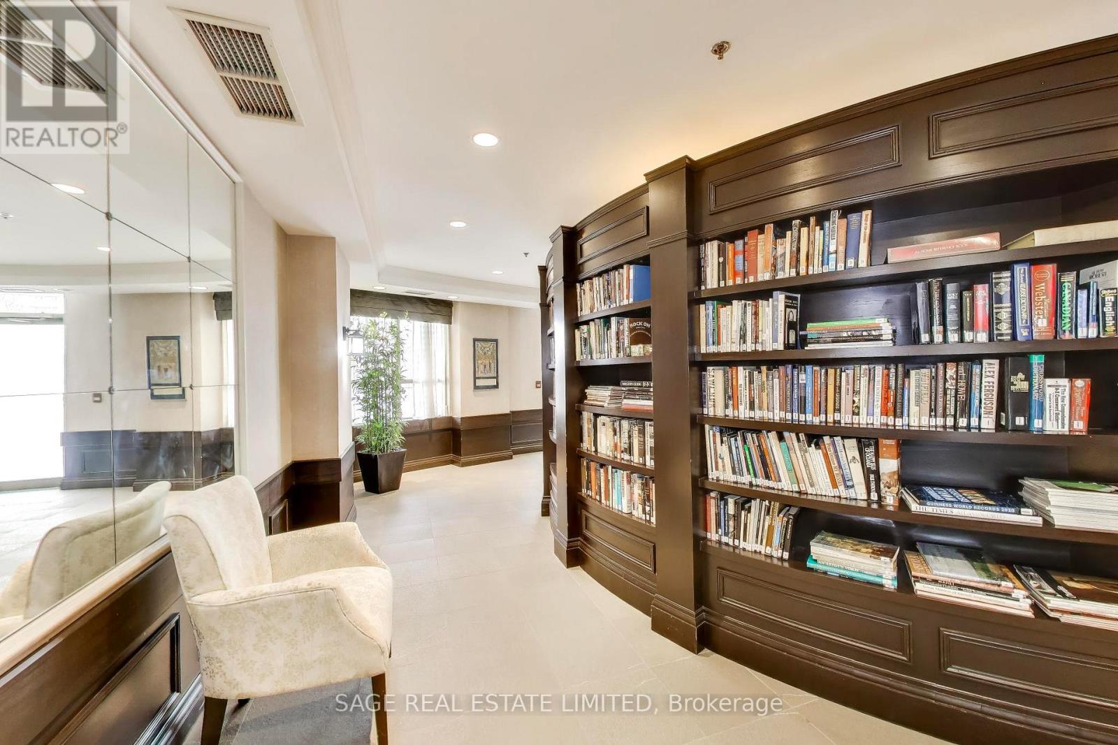 902 - 810 Scollard Court, Mississauga, Ontario  L5V 0A4 - Photo 36 - W12909746