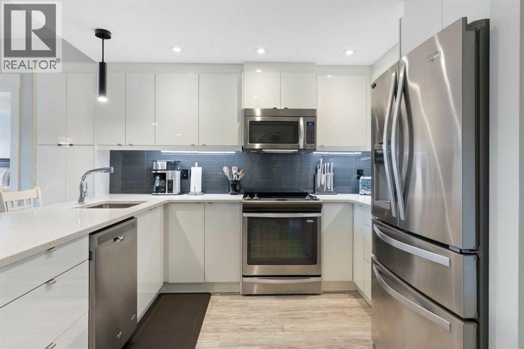 227, 15 Aspenmont Heights SW, Calgary, Alberta  T3H 0E3 - Photo 4 - A2293655