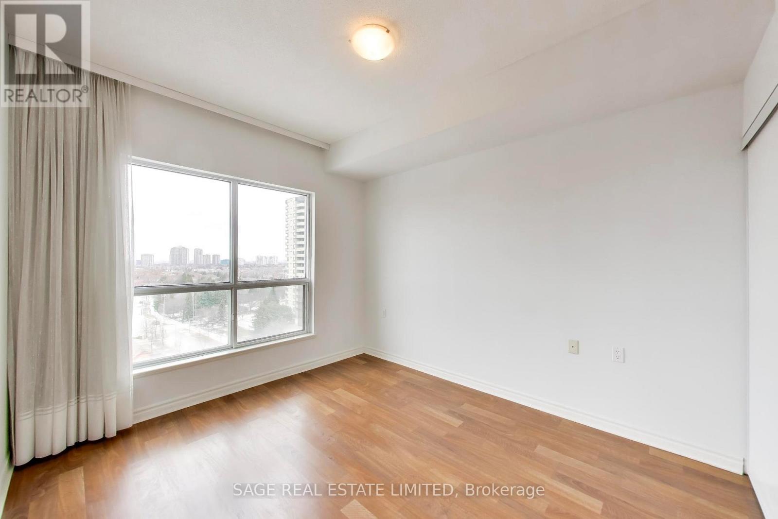 902 - 810 Scollard Court, Mississauga, Ontario  L5V 0A4 - Photo 7 - W12909746