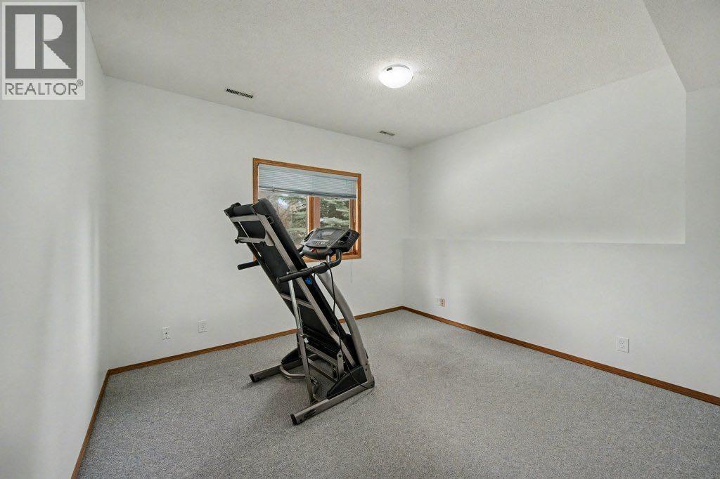 16 Straddock Crescent SW, Calgary, Alberta  T3H 2S8 - Photo 34 - A2297214