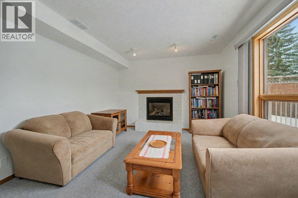 16 Straddock Crescent SW, Calgary, Alberta  T3H 2S8 - Photo 33 - A2297214