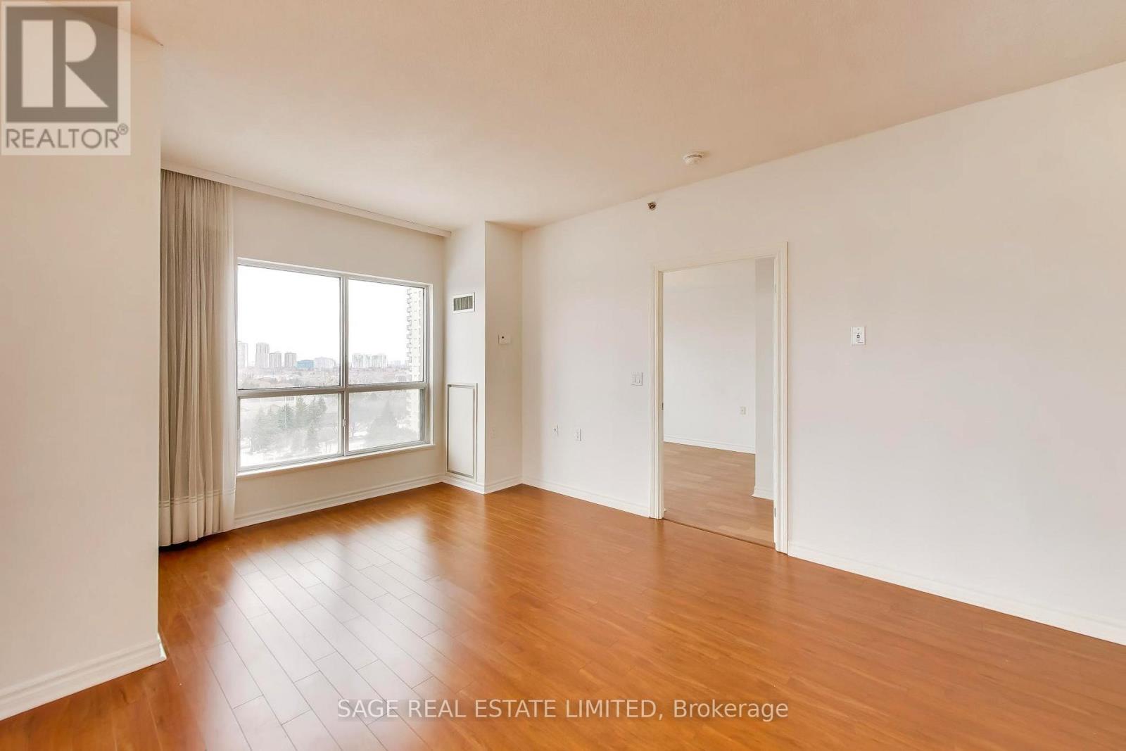 902 - 810 Scollard Court, Mississauga, Ontario  L5V 0A4 - Photo 2 - W12909746