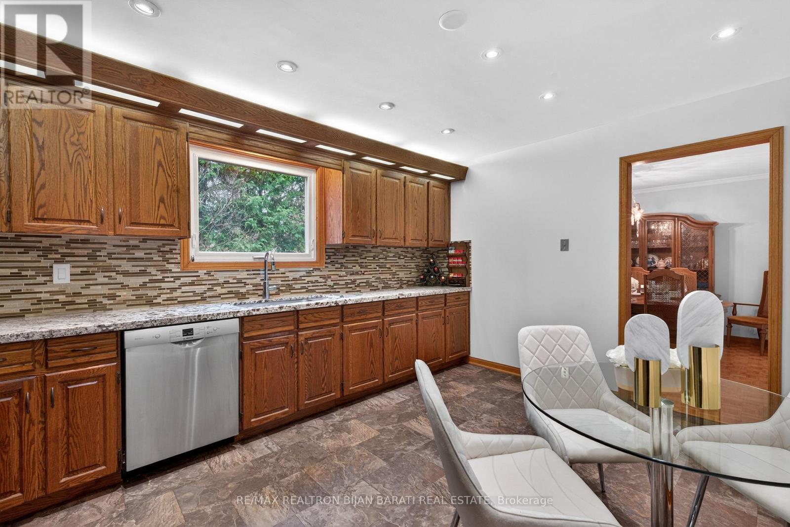 18 Tigerlily Court, Toronto, Ontario  M2M 4E4 - Photo 14 - C12964268