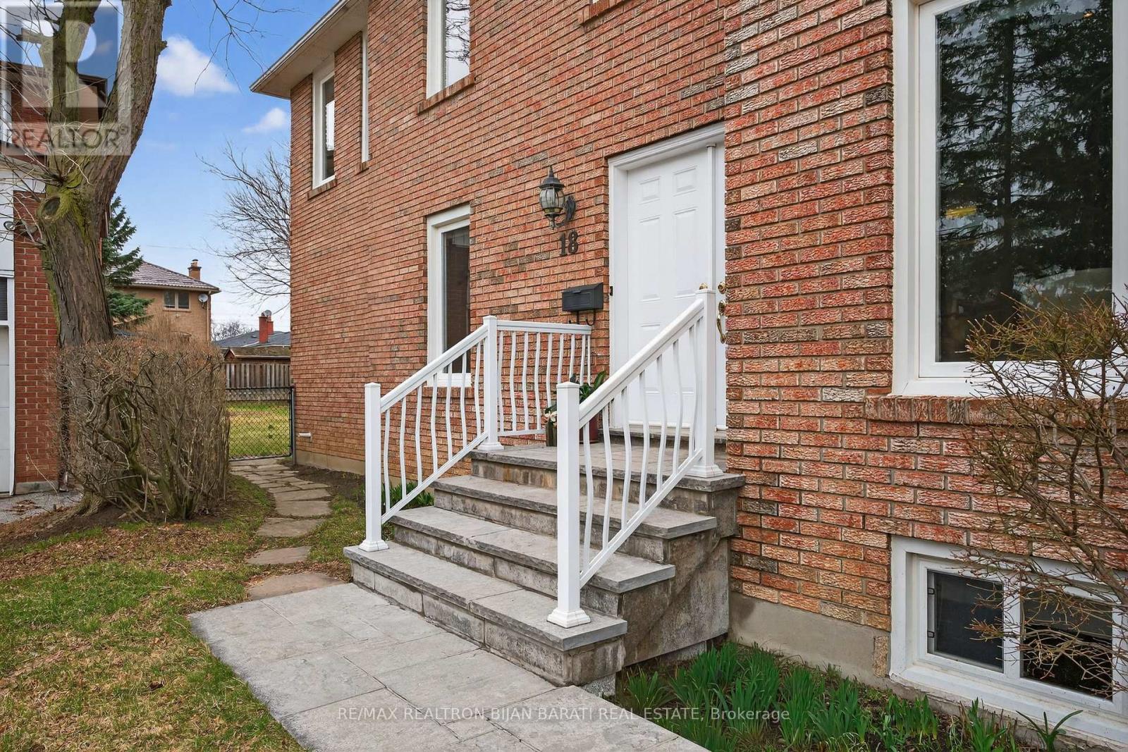 18 Tigerlily Court, Toronto, Ontario  M2M 4E4 - Photo 34 - C12964268