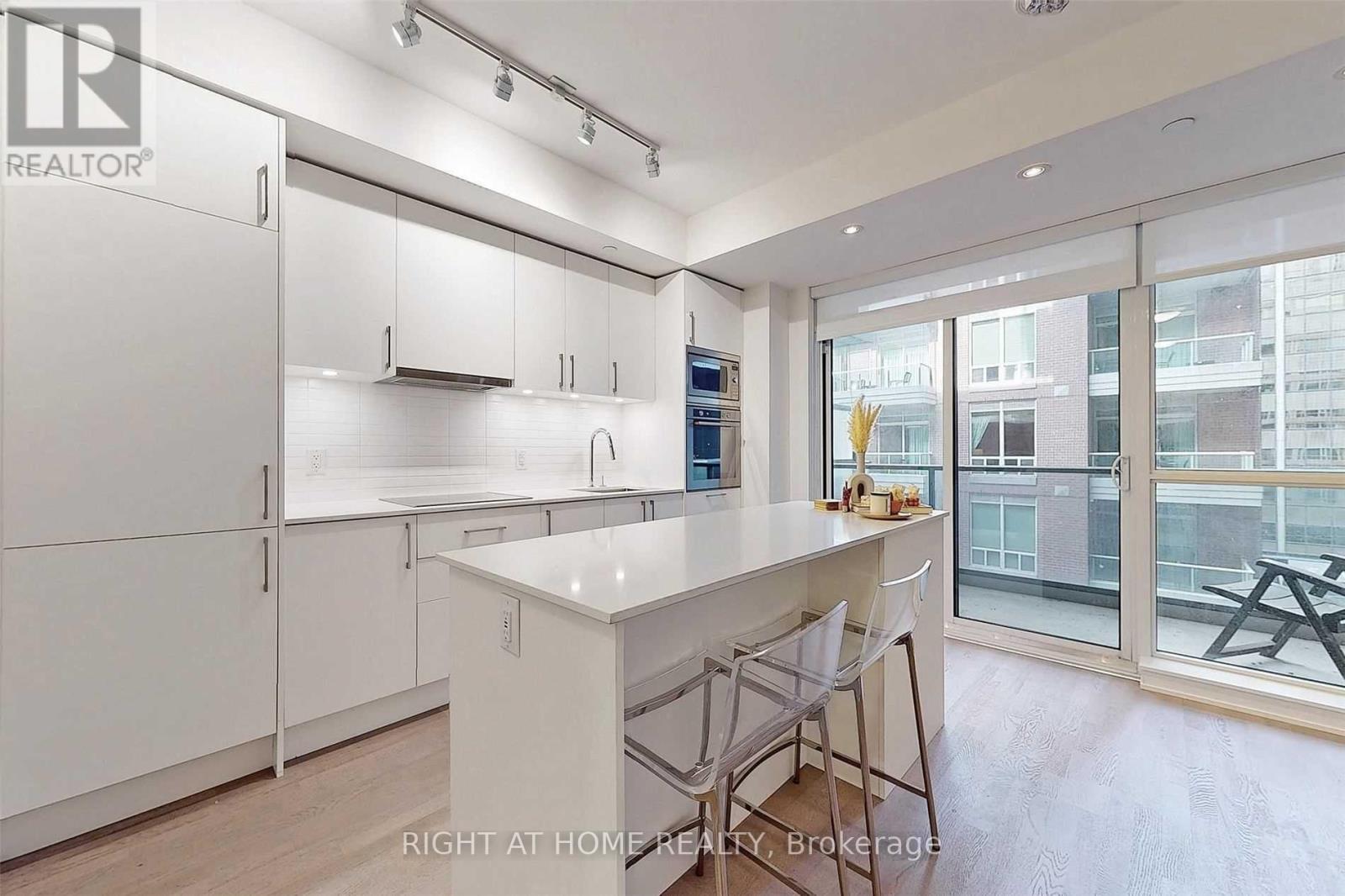 408 - 88 Cumberland Street, Toronto, Ontario  M5R 1A3 - Photo 2 - C12964378