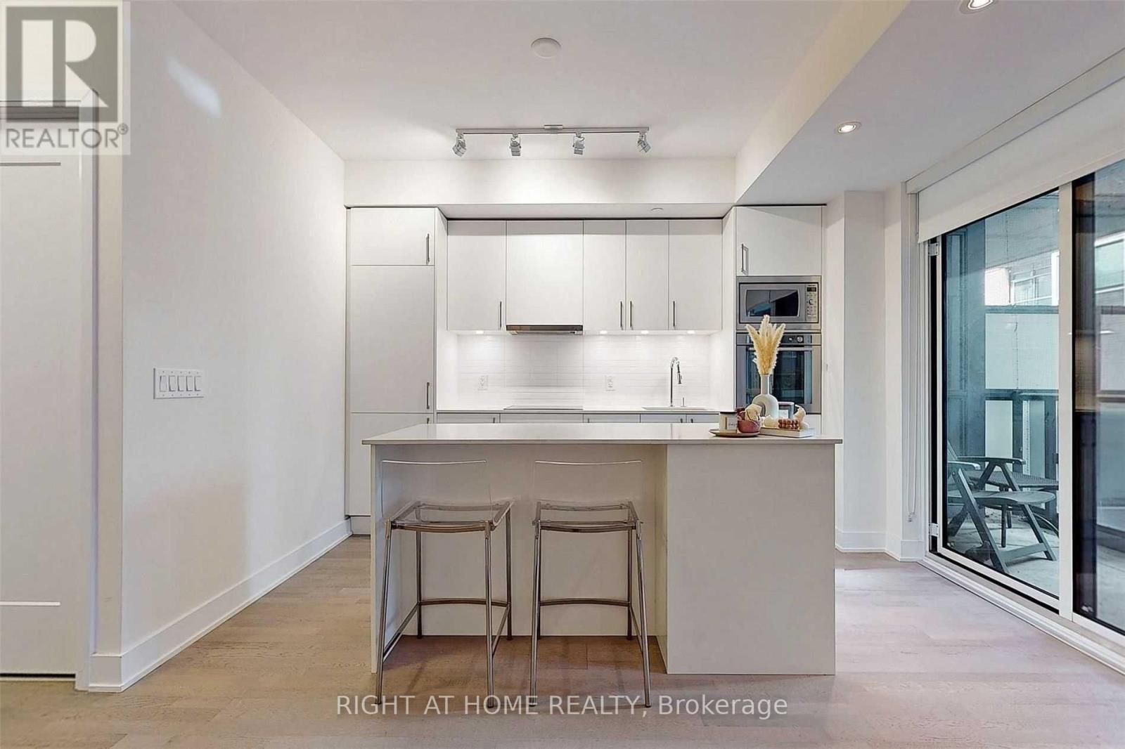 408 - 88 Cumberland Street, Toronto, Ontario  M5R 1A3 - Photo 4 - C12964378