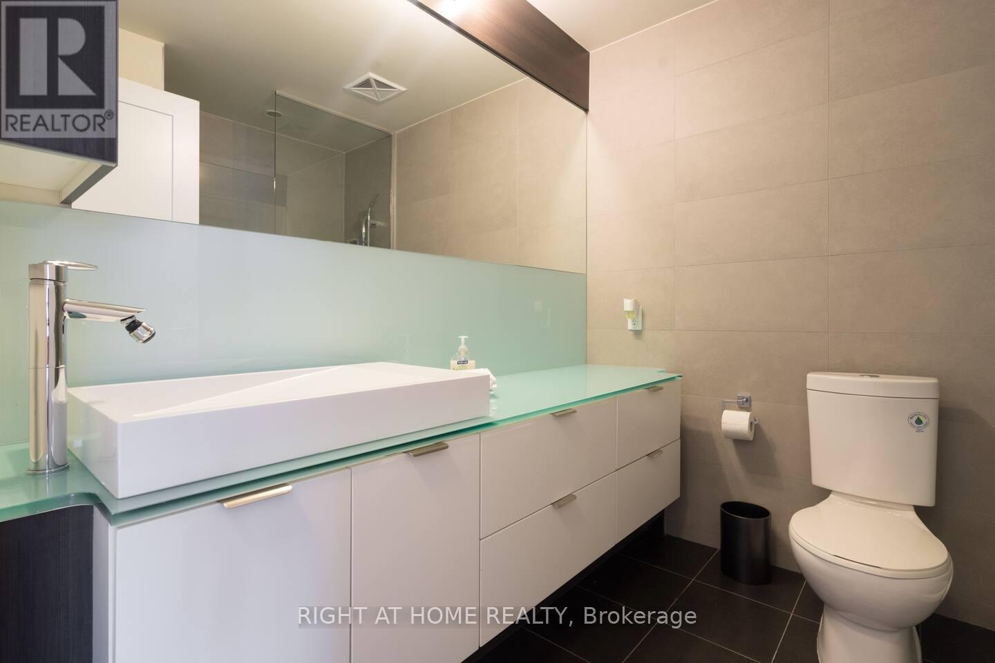 2512 - 300 Front Street W, Toronto, Ontario  M5V 0E9 - Photo 13 - C12964380