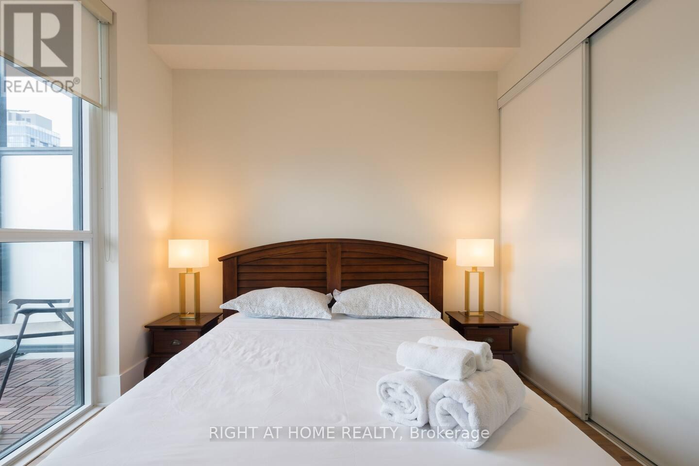 2512 - 300 Front Street W, Toronto, Ontario  M5V 0E9 - Photo 18 - C12964380