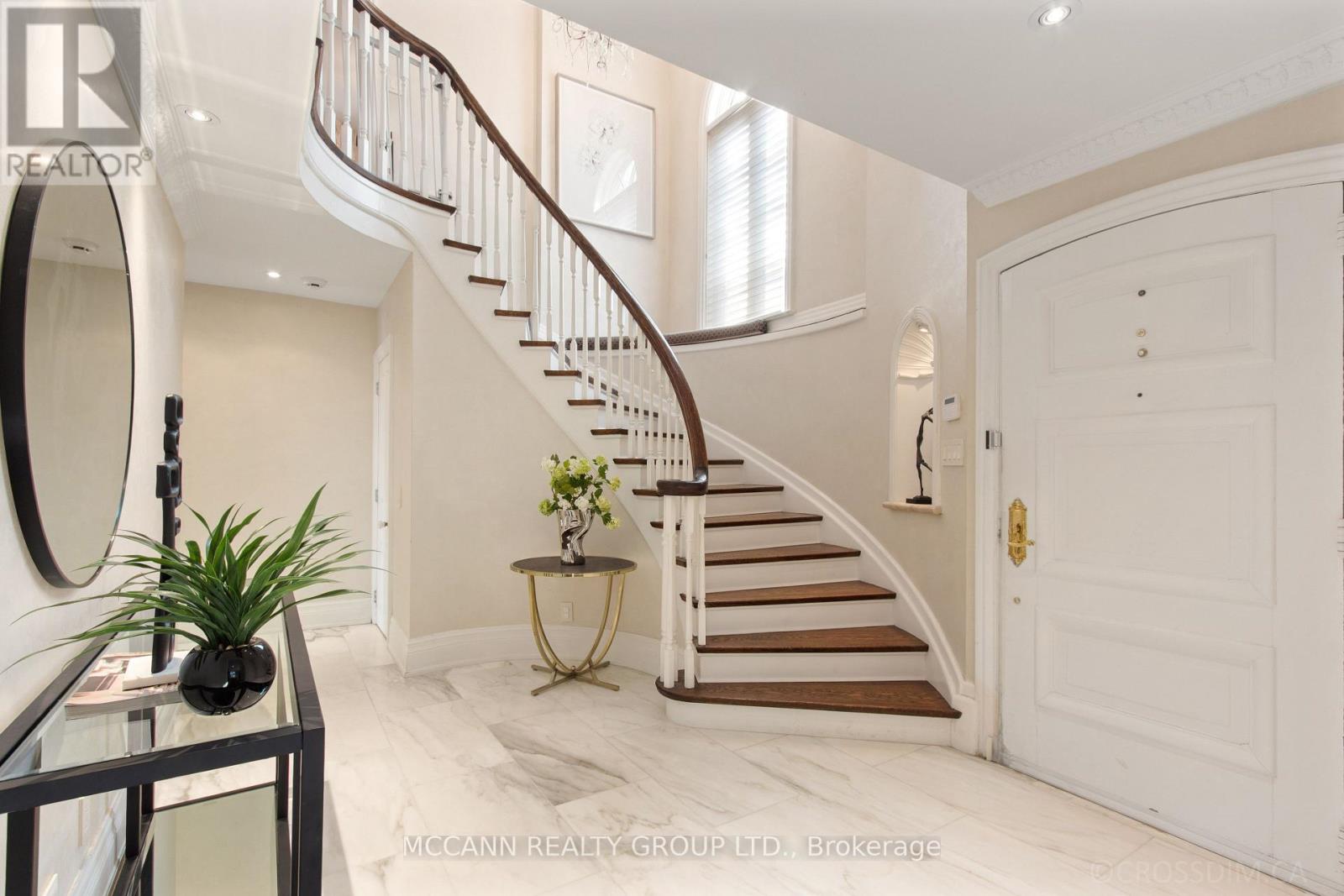 27 Strathgowan Crescent, Toronto, Ontario  M4N 2Z6 - Photo 6 - C12964454