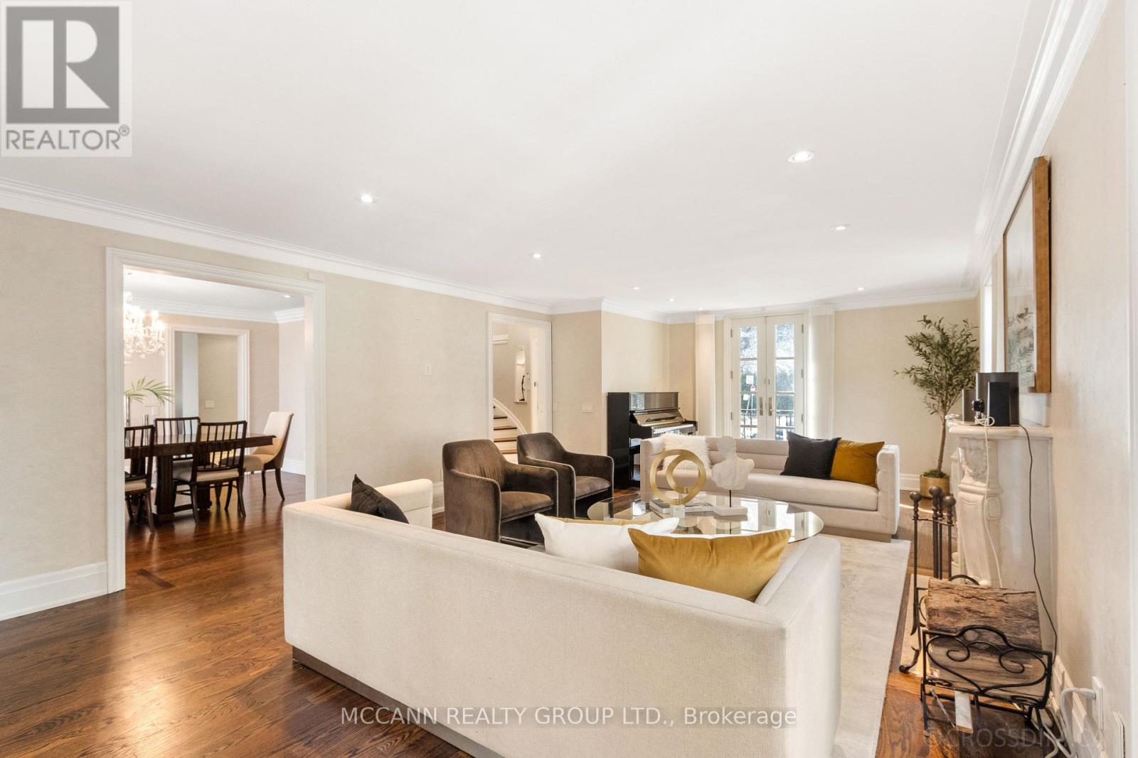 27 Strathgowan Crescent, Toronto, Ontario  M4N 2Z6 - Photo 9 - C12964454